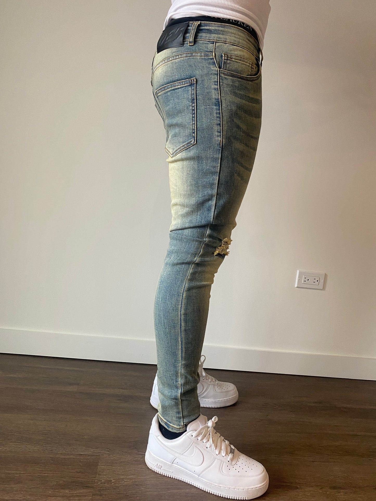Ripped Stone Washed OE Jeans